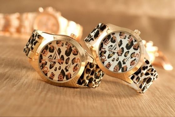 Perfeito! Relógio de oncinha, prata ou dourado