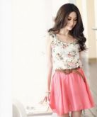 Maravilhoso vestido em chiffon com detalhes florais!!